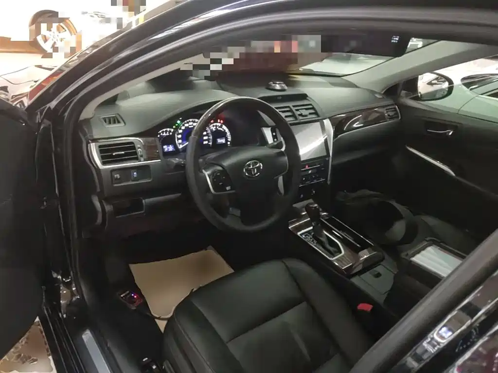 Toyota Camry 2016 2.0G 10th Anniversary Leading Edition фото 10