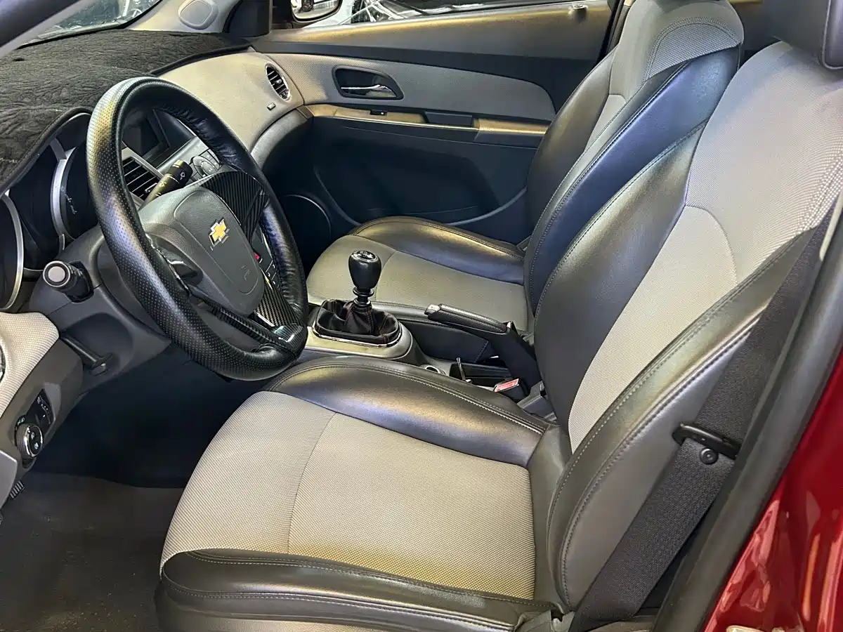 Chevrolet Cruze 2012 1.6L SE MT фото 6