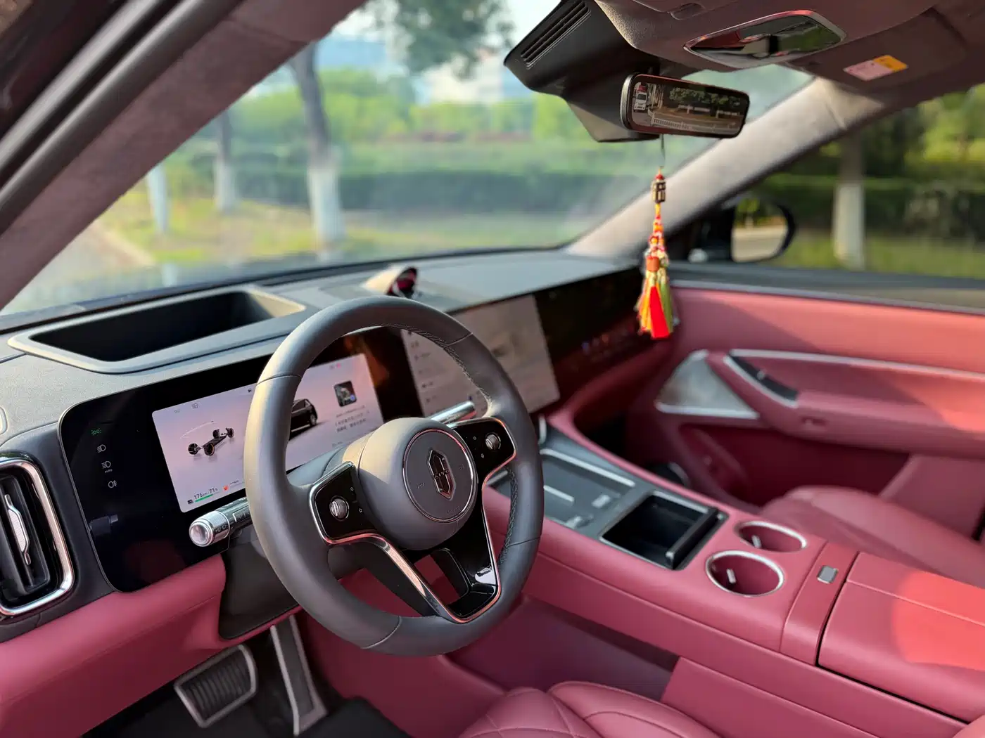 AITO Wenjie AITO M8 2025 Model Extended Range Max+ Edition 53.4kWh 6-Seater фото 5