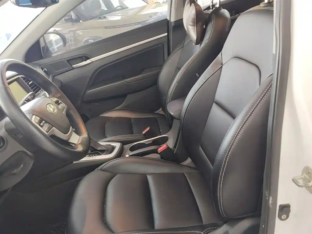 Hyundai Elantra 2016 Model 1.6L Automatic Smart Elite фото 15