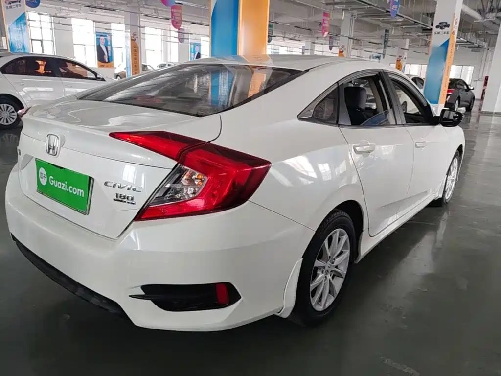 Фото 7 - Honda Civic