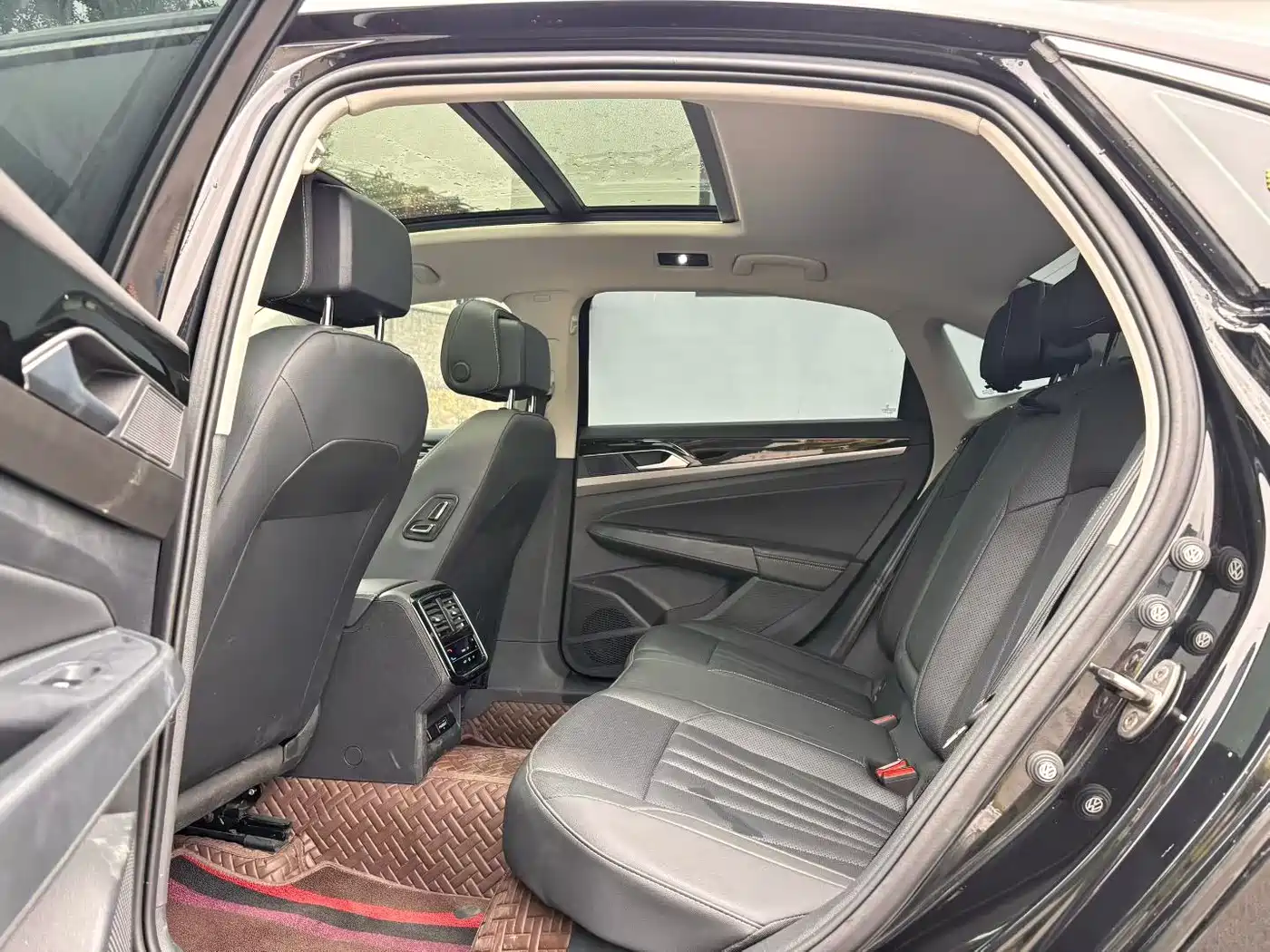 Volkswagen Passat 2025 Outstanding 380TSI Dragon Soaring Edition фото 7