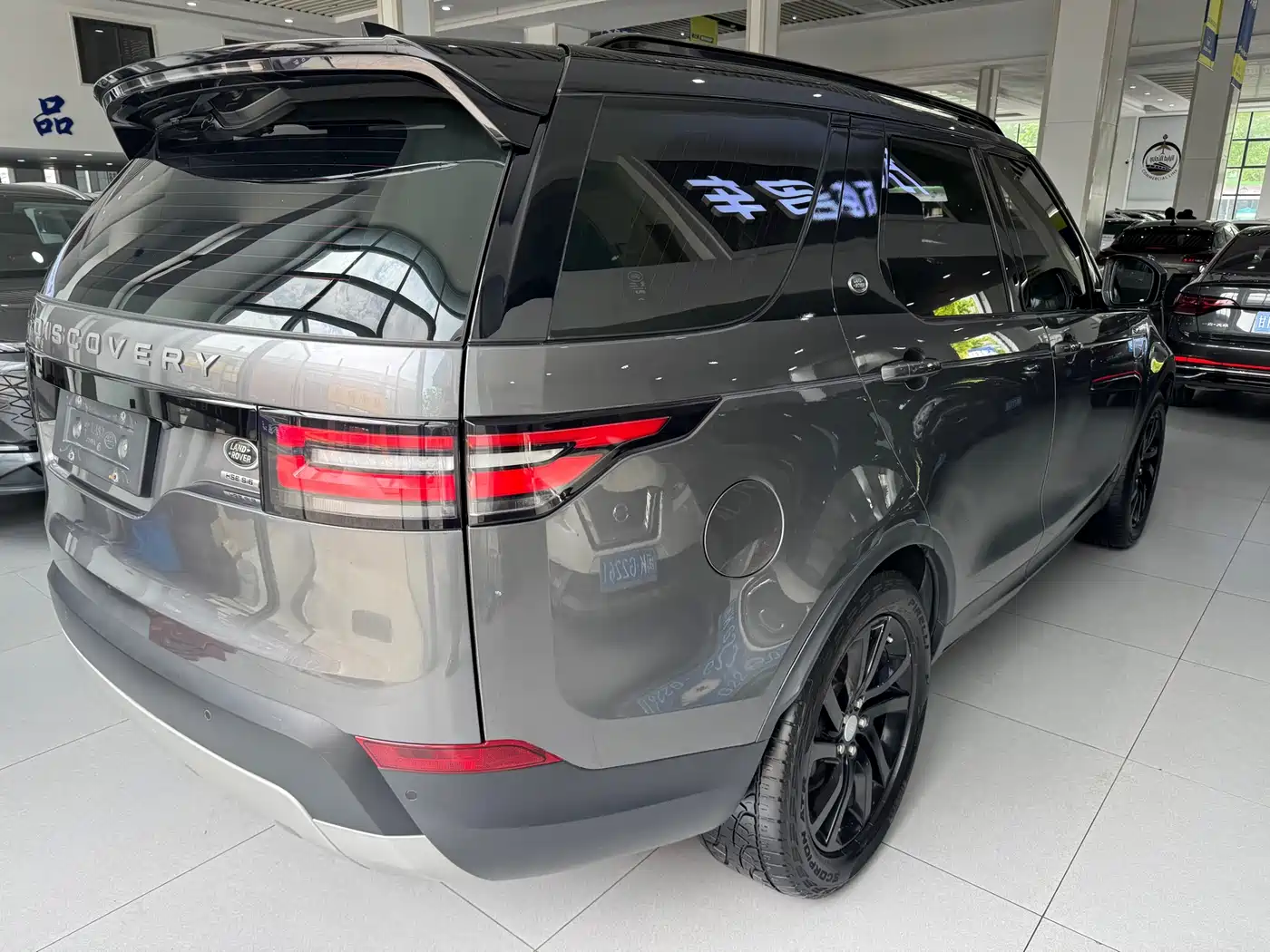 Land Rover Discovery 2017 3.0 SC V6 HSE фото 4