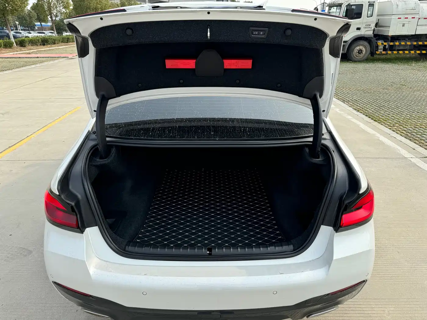 BMW 5 Series 2023 Facelift 530Li Leading M Sport Package фото 13