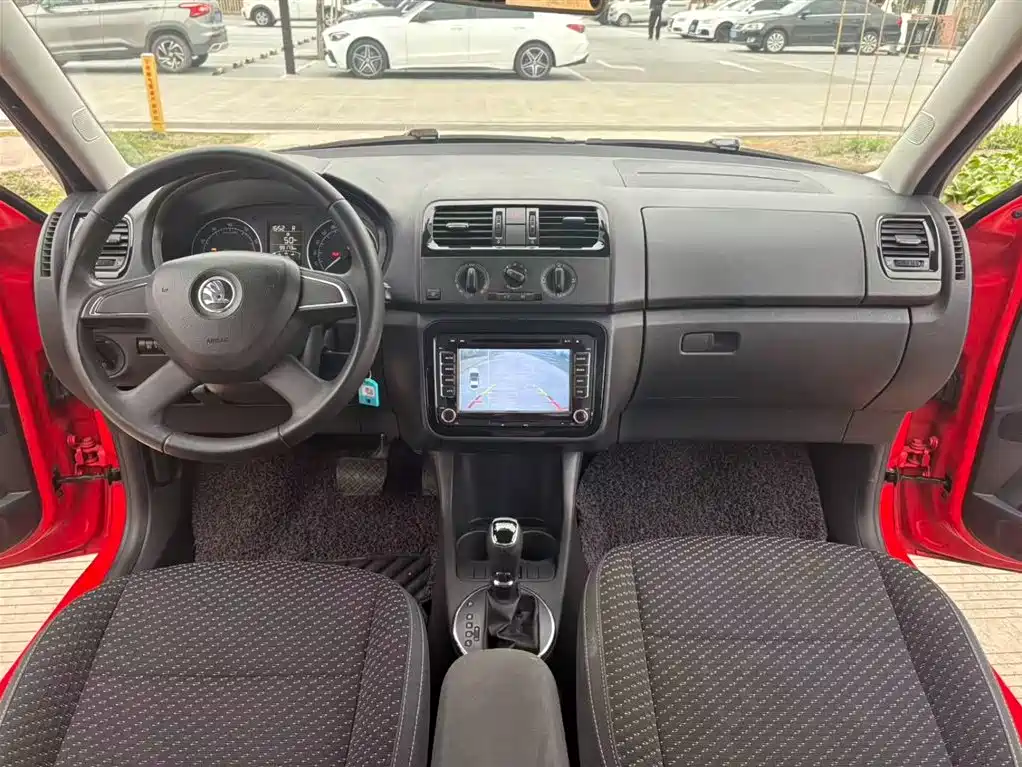 Škoda Fabia 2014 1.6L Automatic Sport Edition фото 5