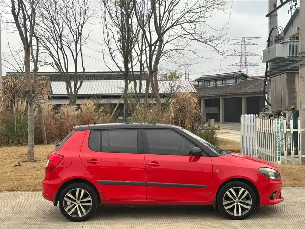 Škoda Fabia 2014 1.6L Automatic Sport Edition фото 11