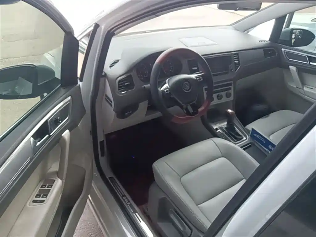 Volkswagen Golf Sportsvan 2016 230TSI Automatic Progressive фото 16