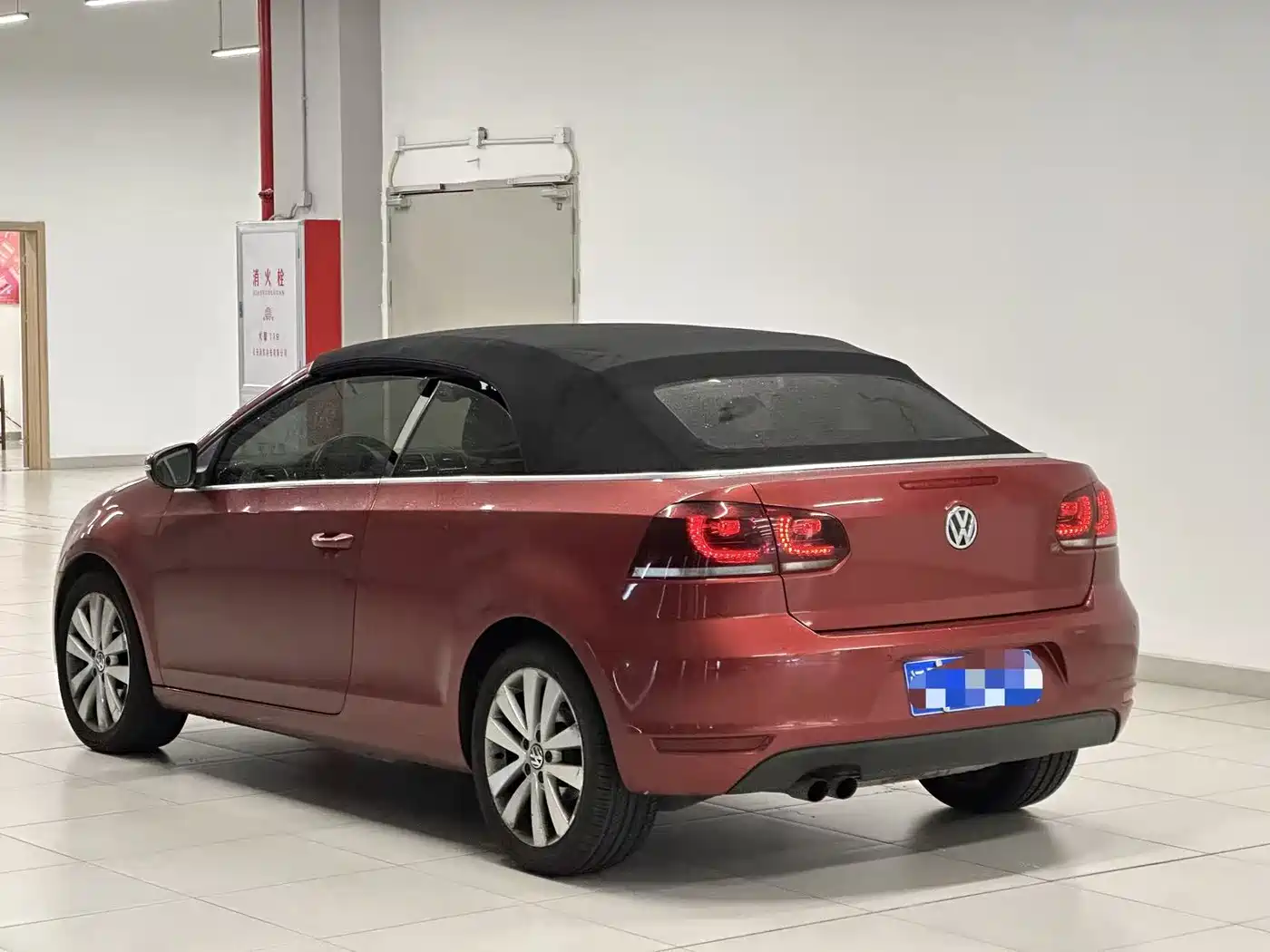 Volkswagen Golf (Import) 2012 1.4TSI Luxury Convertible Edition фото 5
