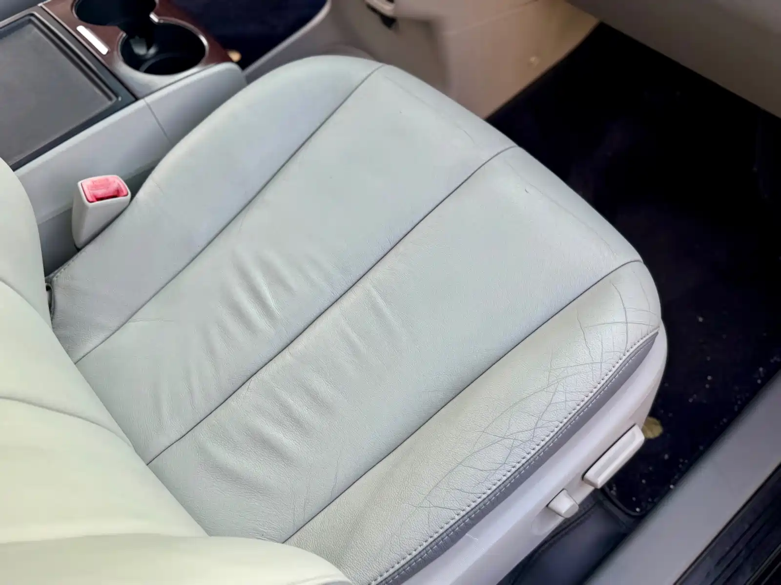 Photo 22 - Toyota Sienna
