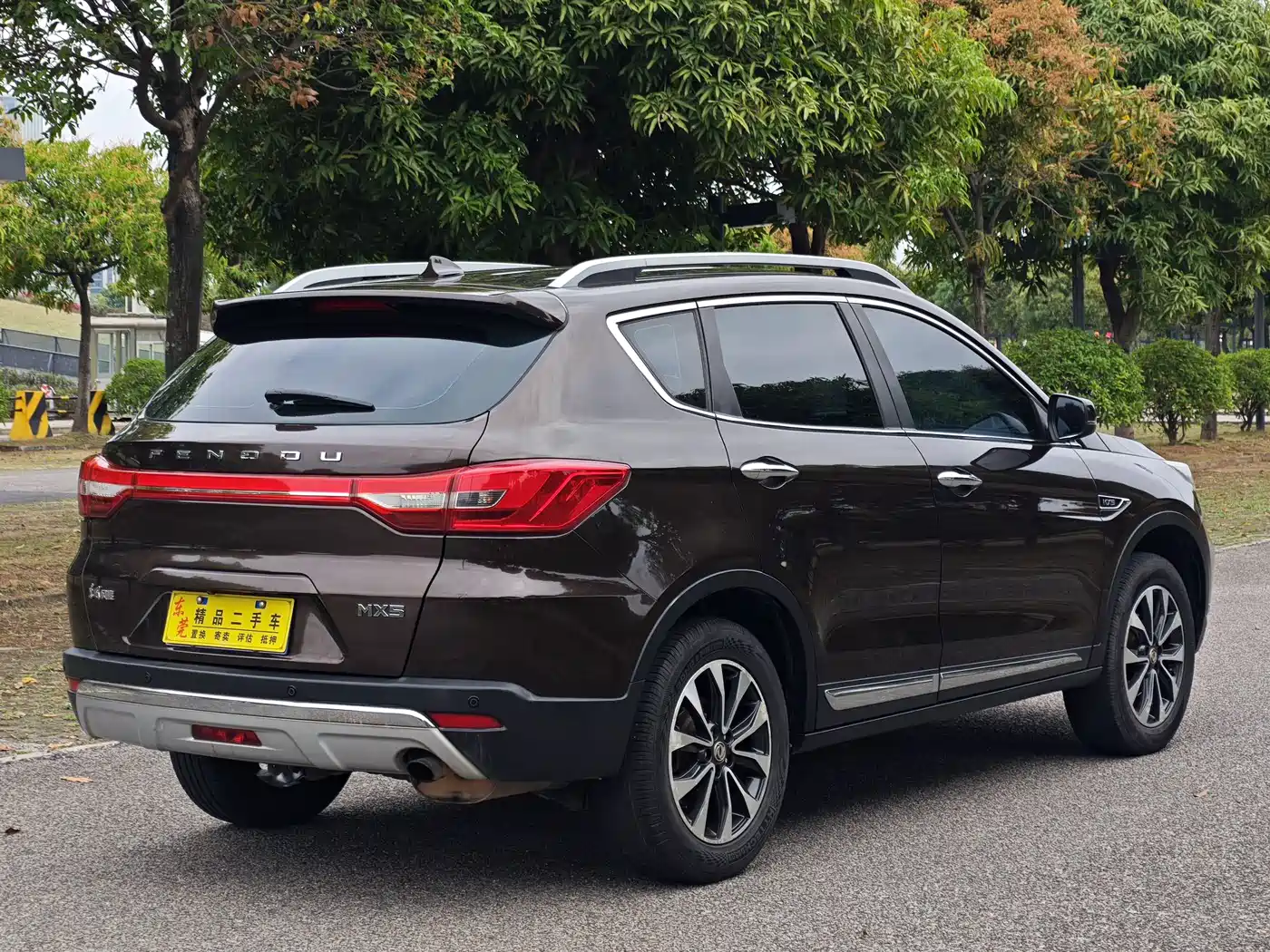 Dongfeng Fengdu MX5 2018 2016 1.4T Manual Luxury Edition