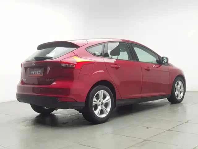 Ford Focus 2017 Hatchback 1.6L Auto Comfort Smart Edition — фото 2
