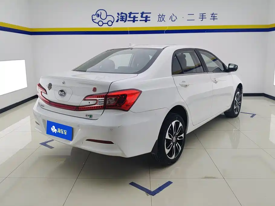 صورة 3 - BYD Qin New Energy