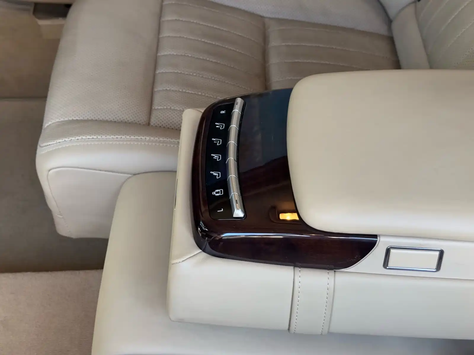 Photo 20 - Mercedes-Benz S-Class