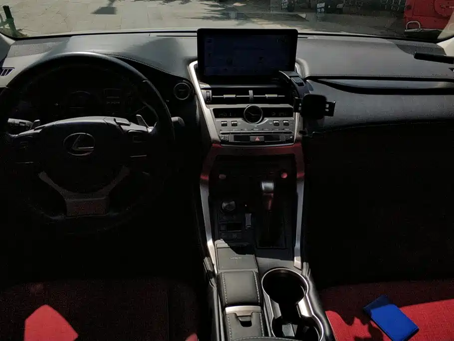 Lexus NX 2020 300h FWD F Sport China VI фото 12