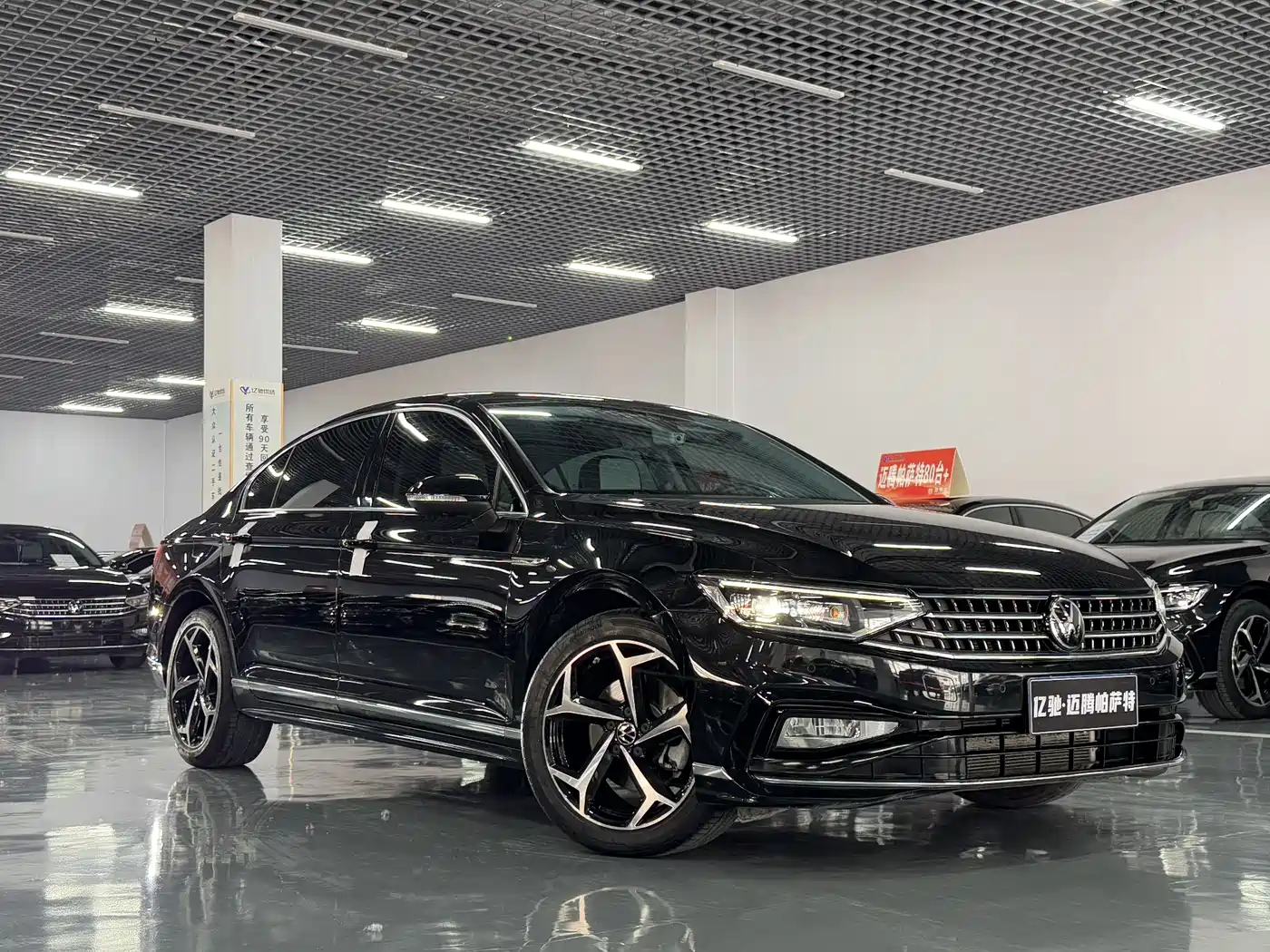 Volkswagen Magotan 2023 Model 2 Million Commemorative Edition 330TSI DSG Luxury фото 2
