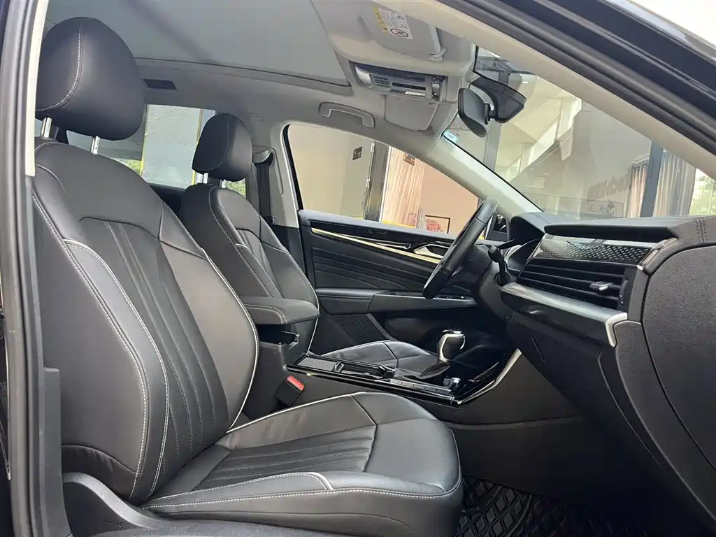 Volkswagen Passat 2023 330TSI Starlight Elite Edition фото 15