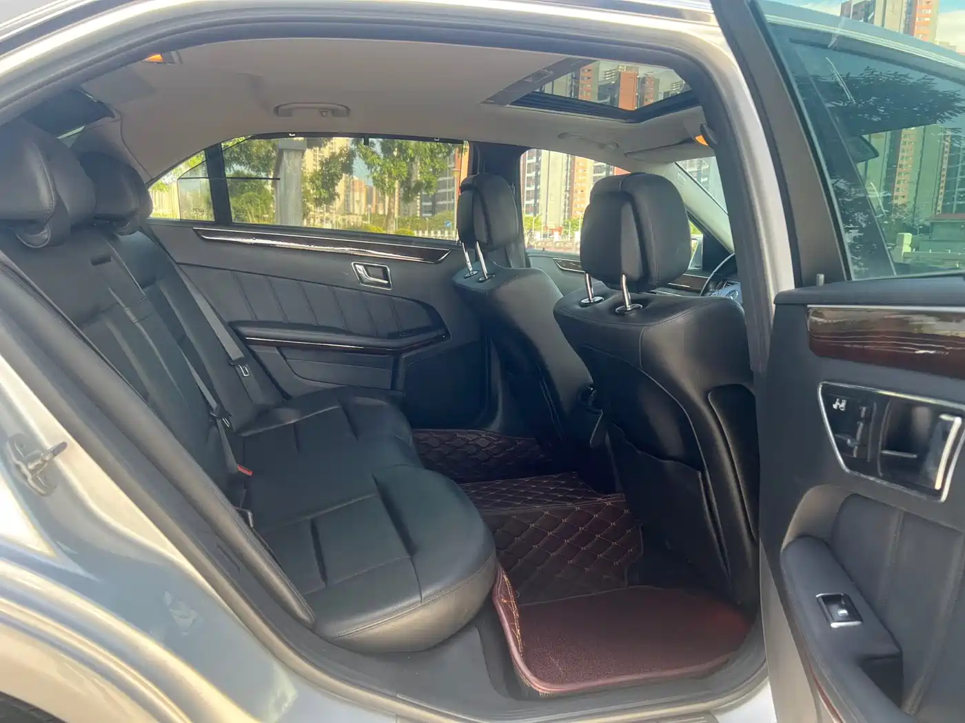 Mercedes-Benz E-Class 2011 E 200 L CGI Elegance фото 12