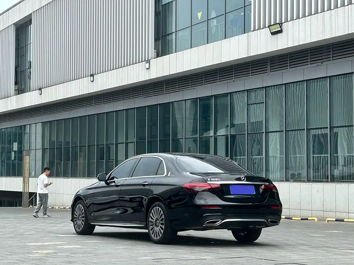 Mercedes-Benz E-Class 2023 E 300 L Sport Fashion фото 21