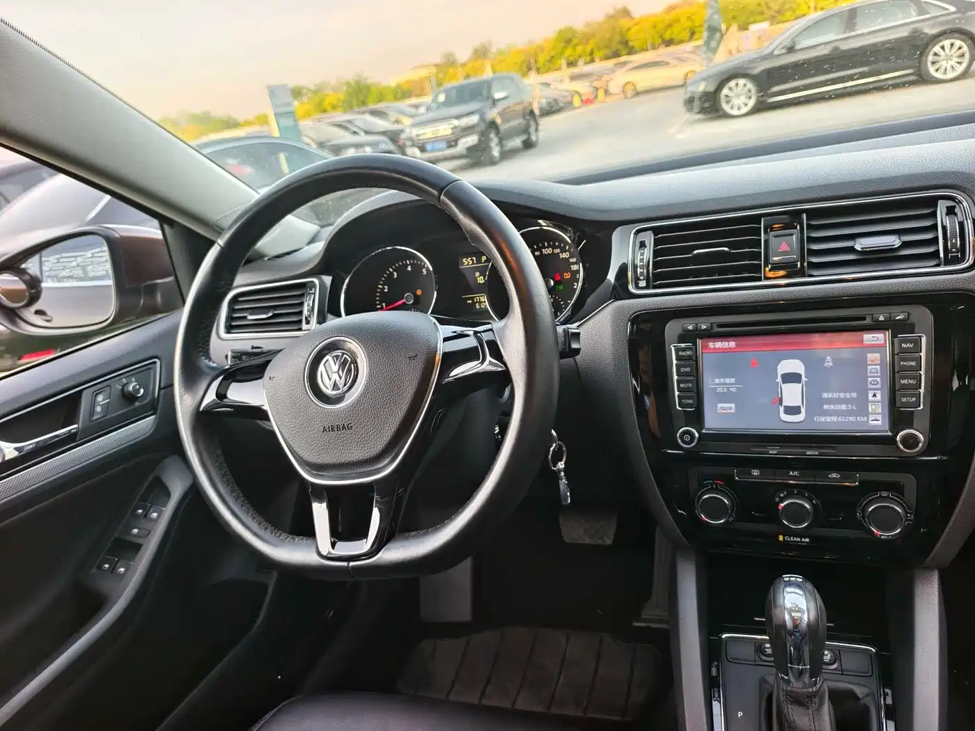 Volkswagen Sagitar 2015 230TSI Automatic Comfort фото 14