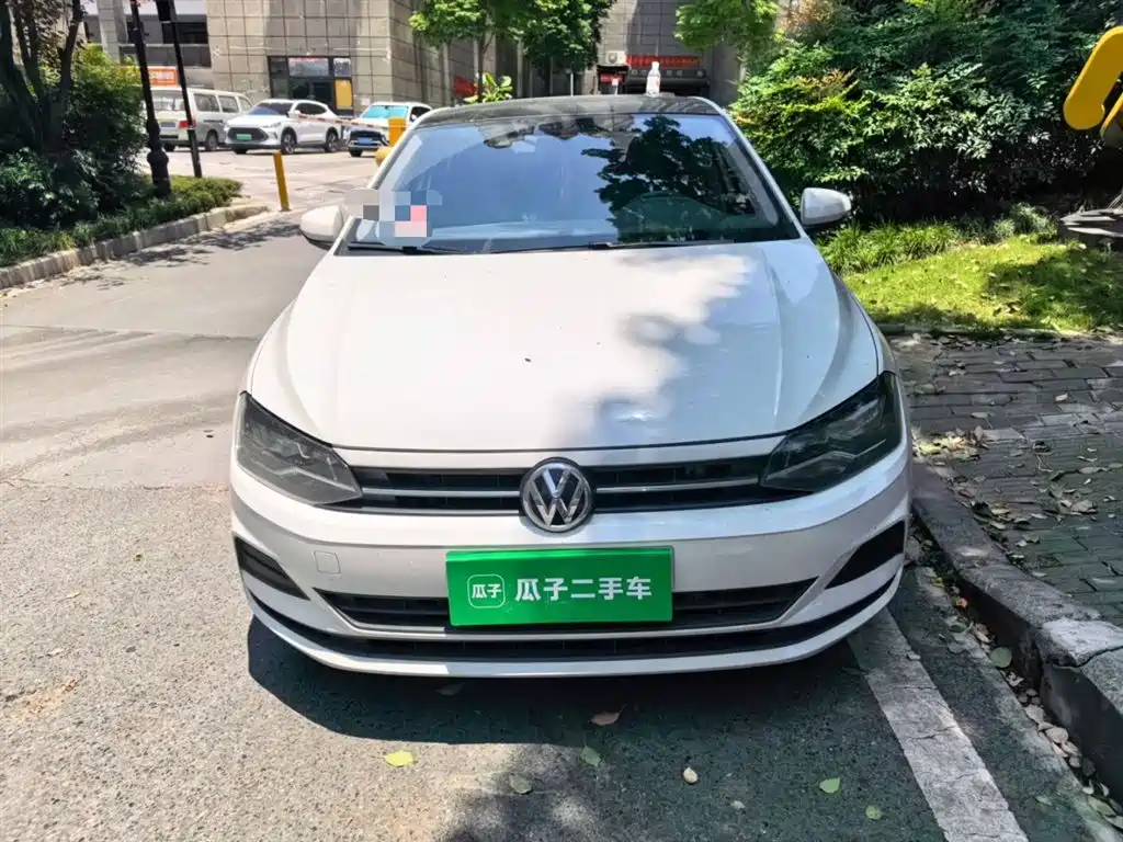 Volkswagen Polo 2019 Plus 1.5L Automatic Panorama Enjoyment Edition фото 24