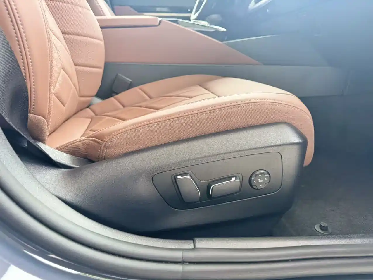 BMW 5 Series 2025 525Li M Sport Package фото 17