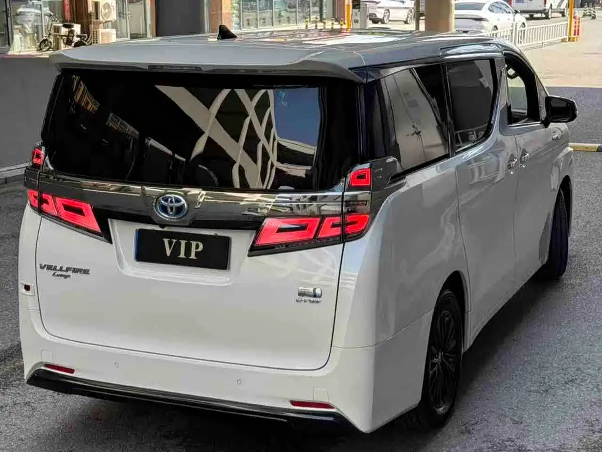 Фото 4 - Toyota Vellfire