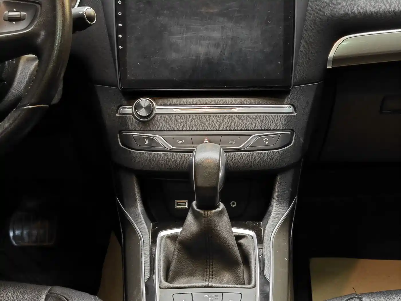 Peugeot 408 2015 Model 1.2T Automatic Luxury Edition фото 19