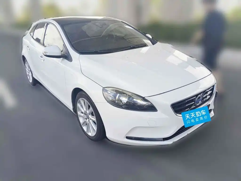 Фото 3 - Volvo V40