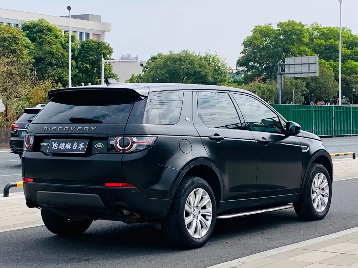 Land Rover Discovery Sport 2018 240PS SE Edition фото 5