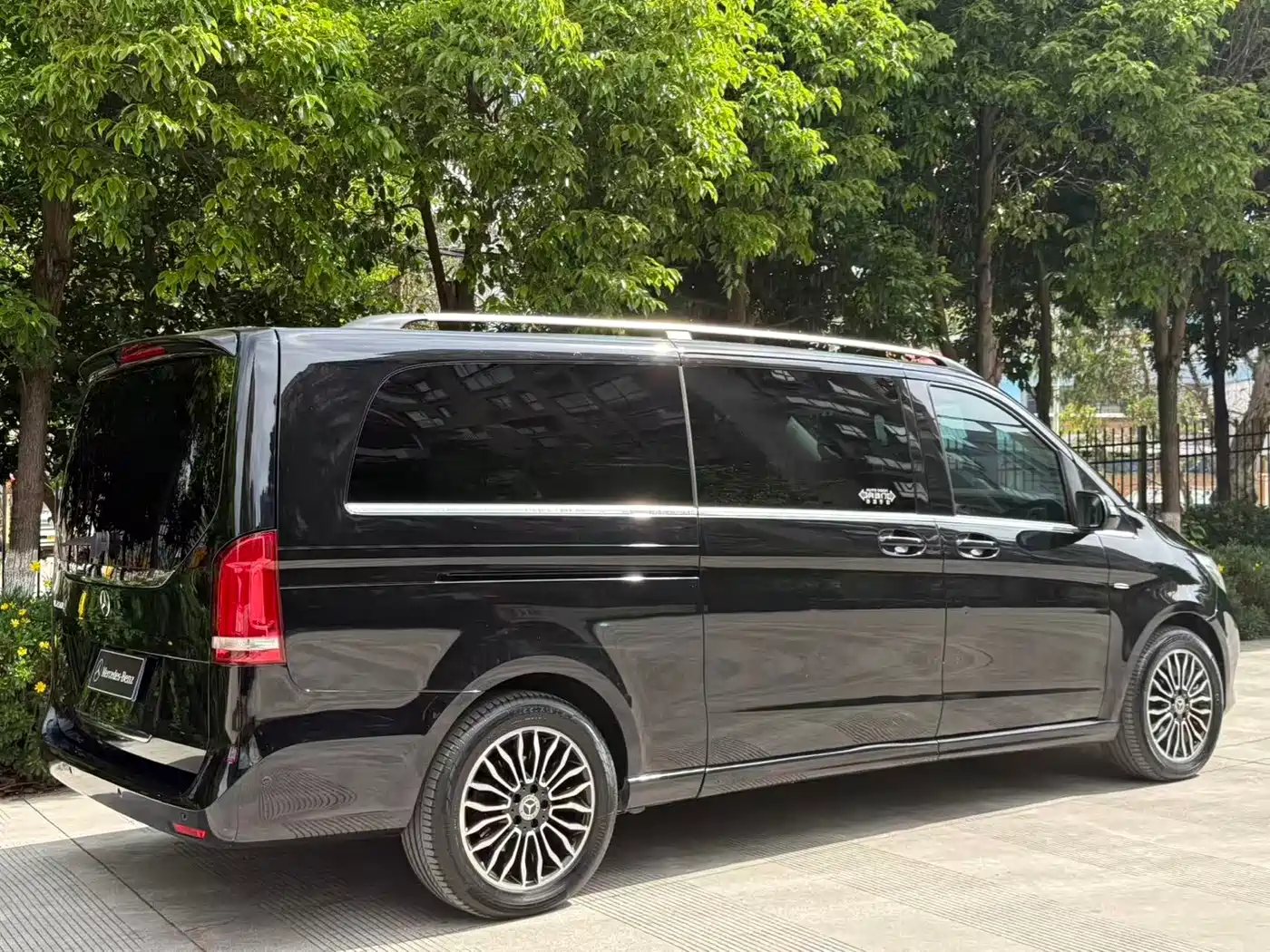 Mercedes-Benz V-Class 2018 V 260 L Premium Long Wheelbase Edition China VI фото 48