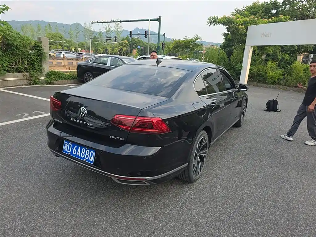 Volkswagen Magotan 2021 330TSI DSG 30th Anniversary Edition фото 11