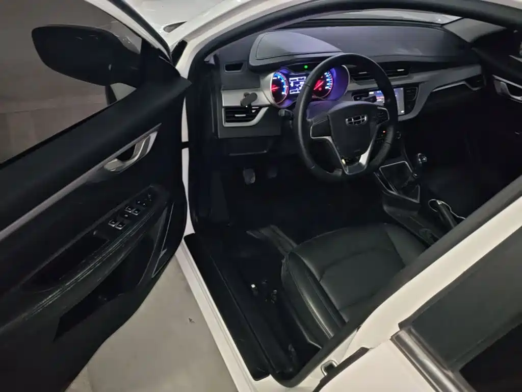 Фото 16 - Geely Vision