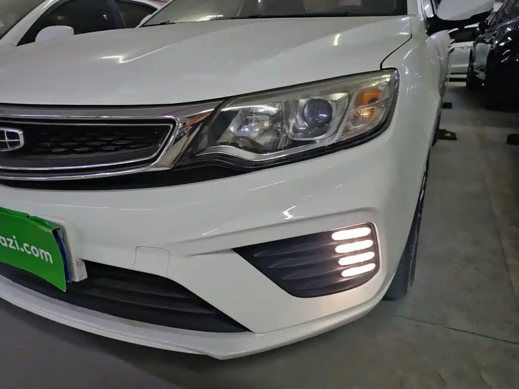 Фото 24 - Geely Vision