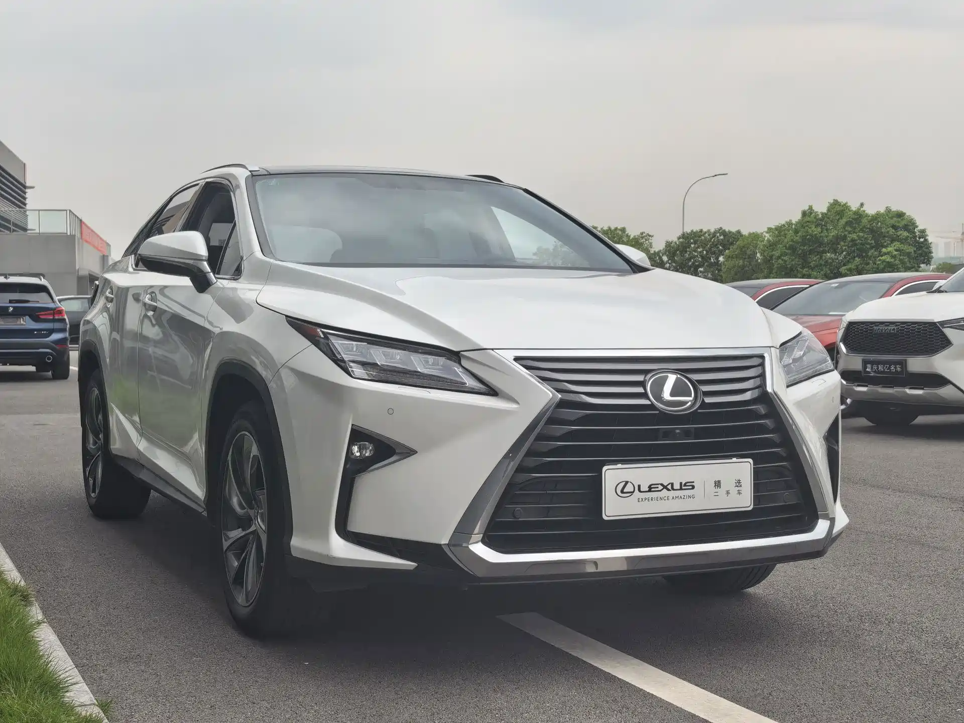 Photo 3 - Lexus RX