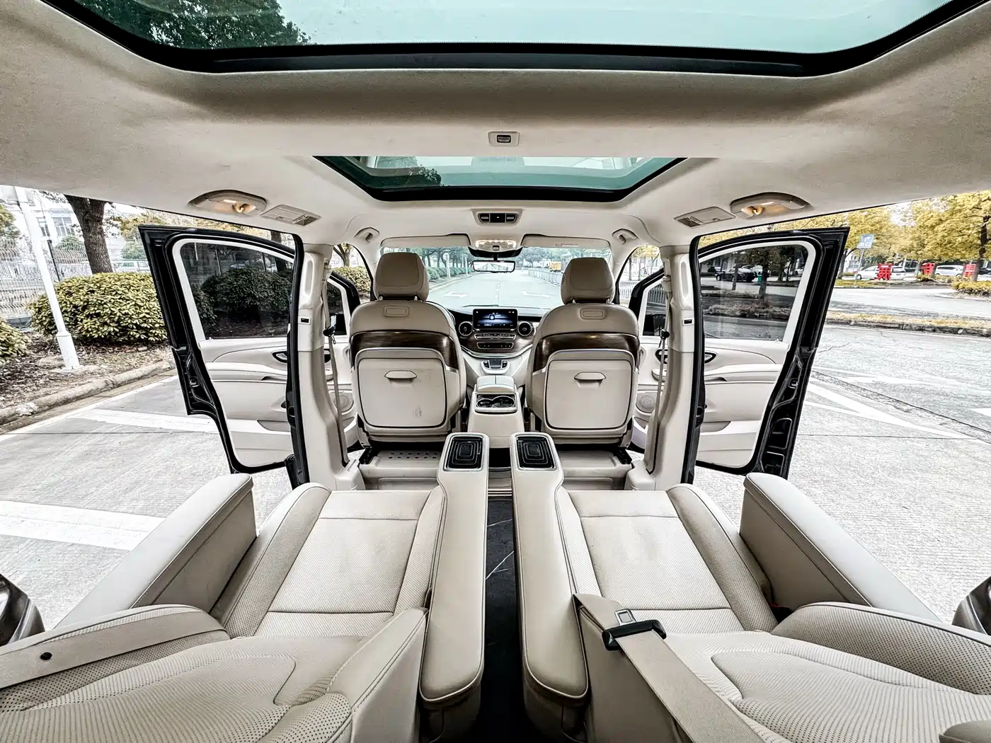 Mercedes-Benz V-Class 2022 V 260 L Long Wheelbase Luxury Edition фото 13