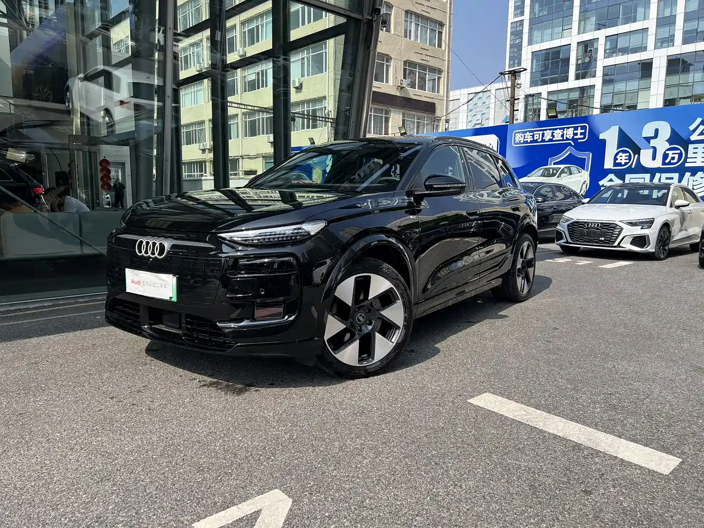 AUDI Q6L E TRON