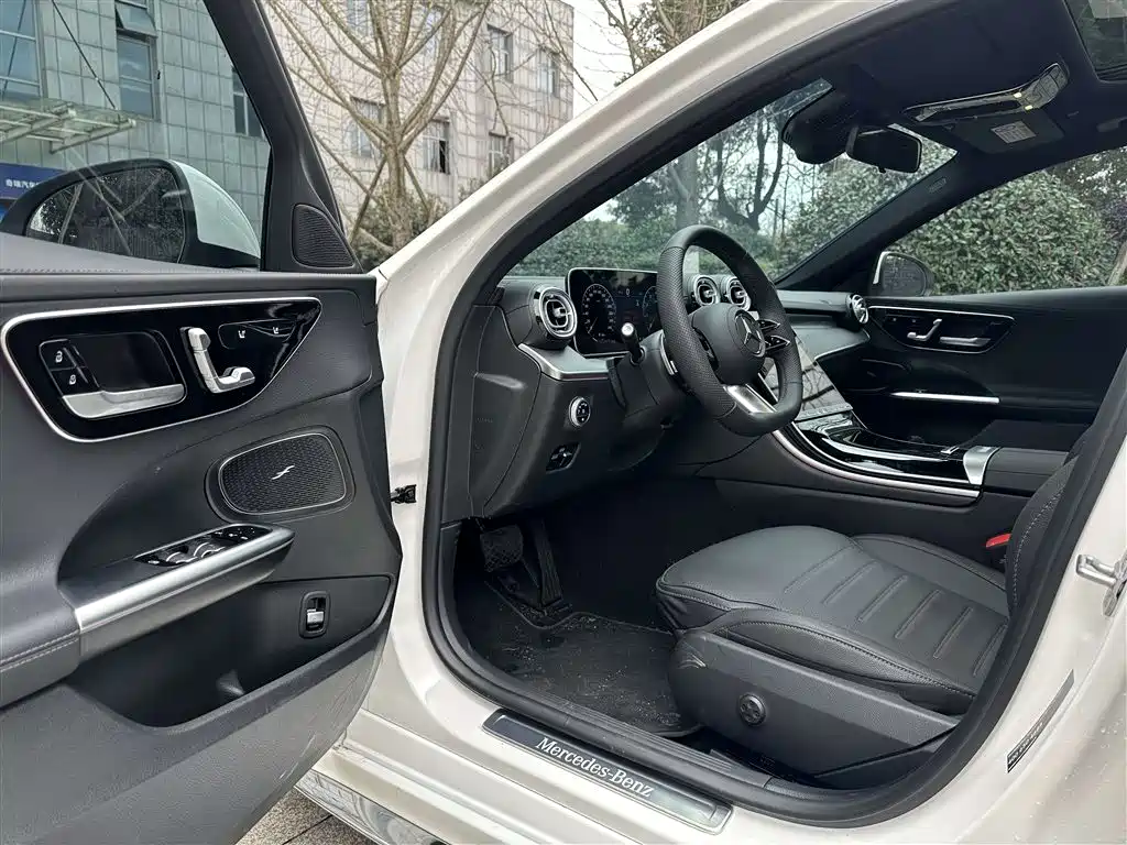 Mercedes-Benz C-Class 2025 Facelift C 260 L Sport Edition фото 4