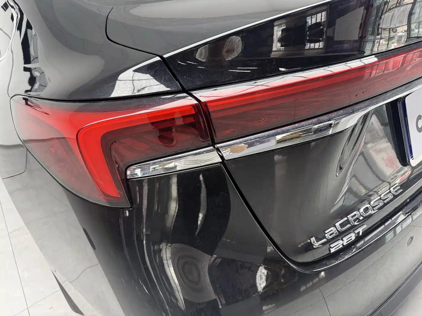 Buick LaCrosse 2025 Model 28T Platinum Edition фото 8