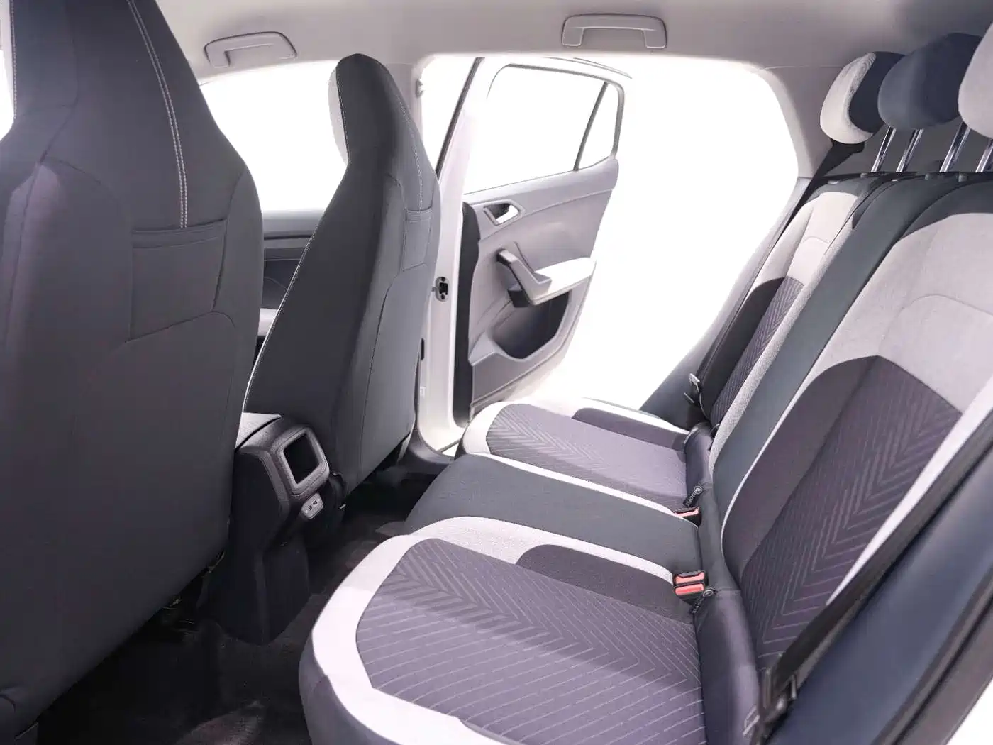 Volkswagen Tharu 2025 Model Rising Star 1.5L Advance Edition фото 19
