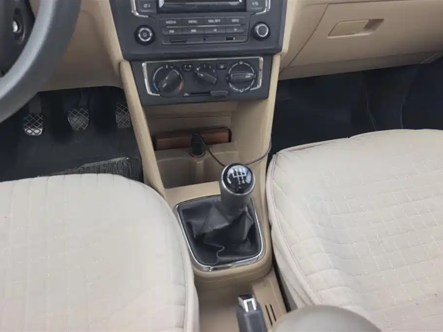 Volkswagen Jetta 2013 1.6L Manual Comfort фото 16