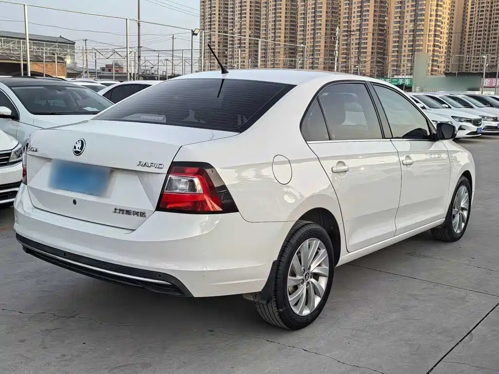 Photo 7 - Škoda Rapid