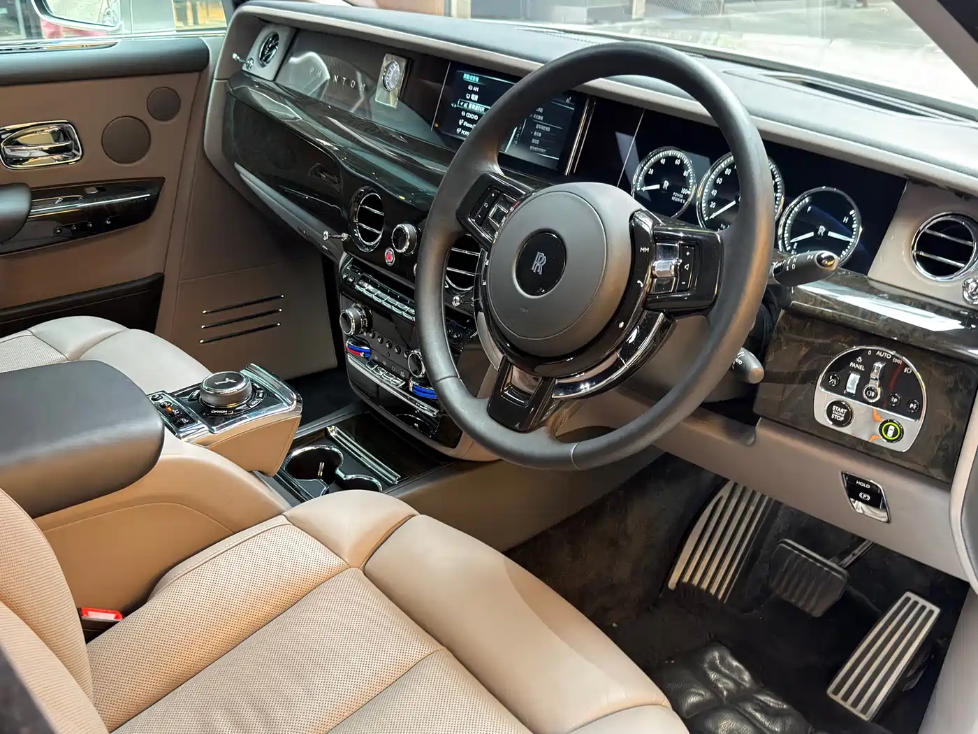 Rolls-Royce Phantom 2018 6.7T Long Wheelbase Version фото 4