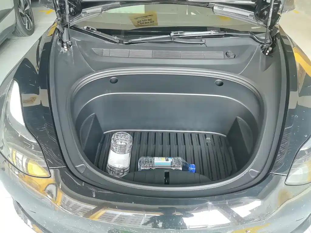 Фото 20 - Tesla Model 3