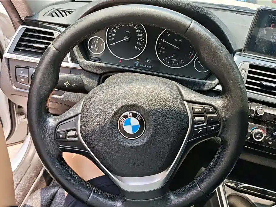 BMW 3 Series 2017 318i Fashion фото 15