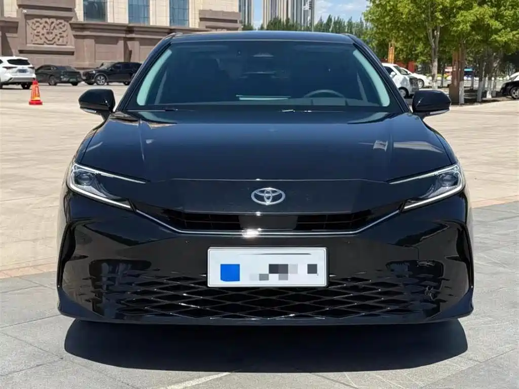 Toyota Camry 2024 Hybrid 2.0HGVP Luxury Edition фото 2
