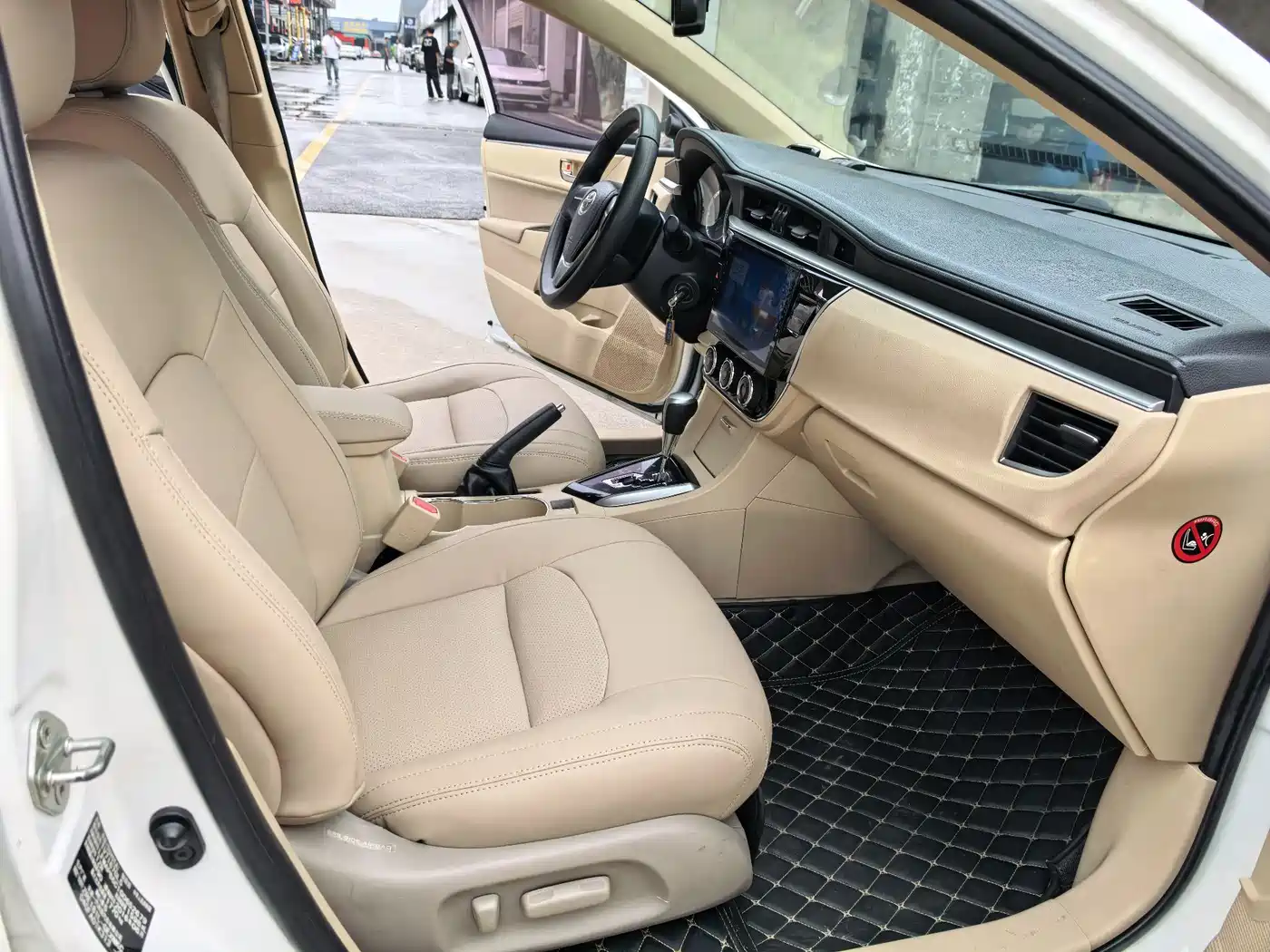 Toyota Corolla 2014 1.6L CVT GL фото 10