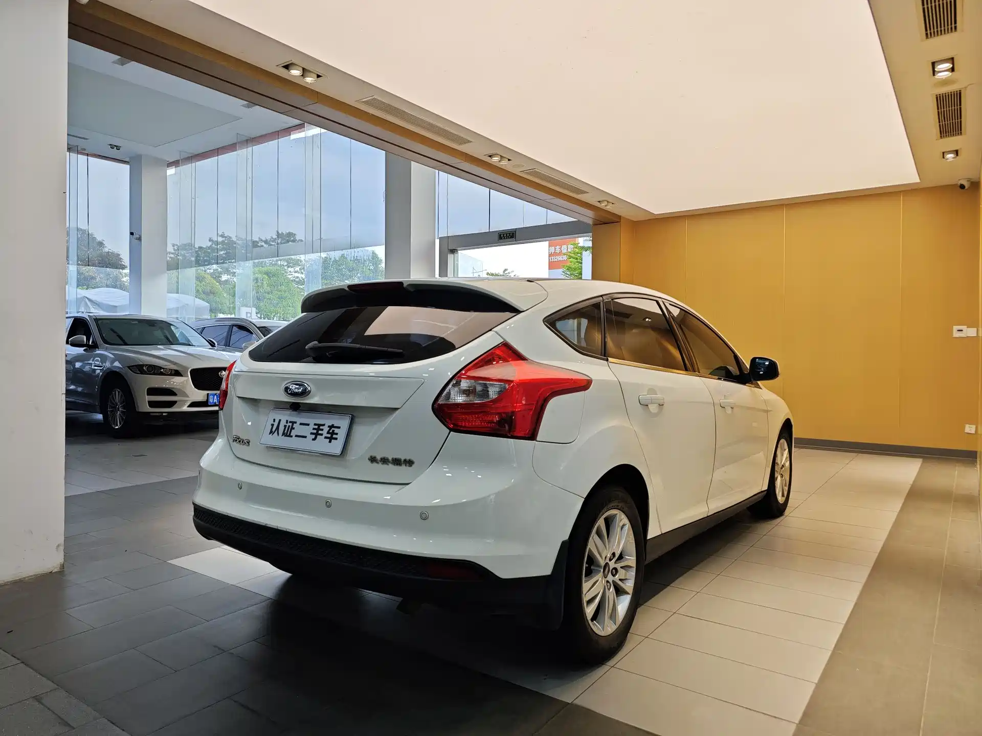 Фото 28 - Ford Focus