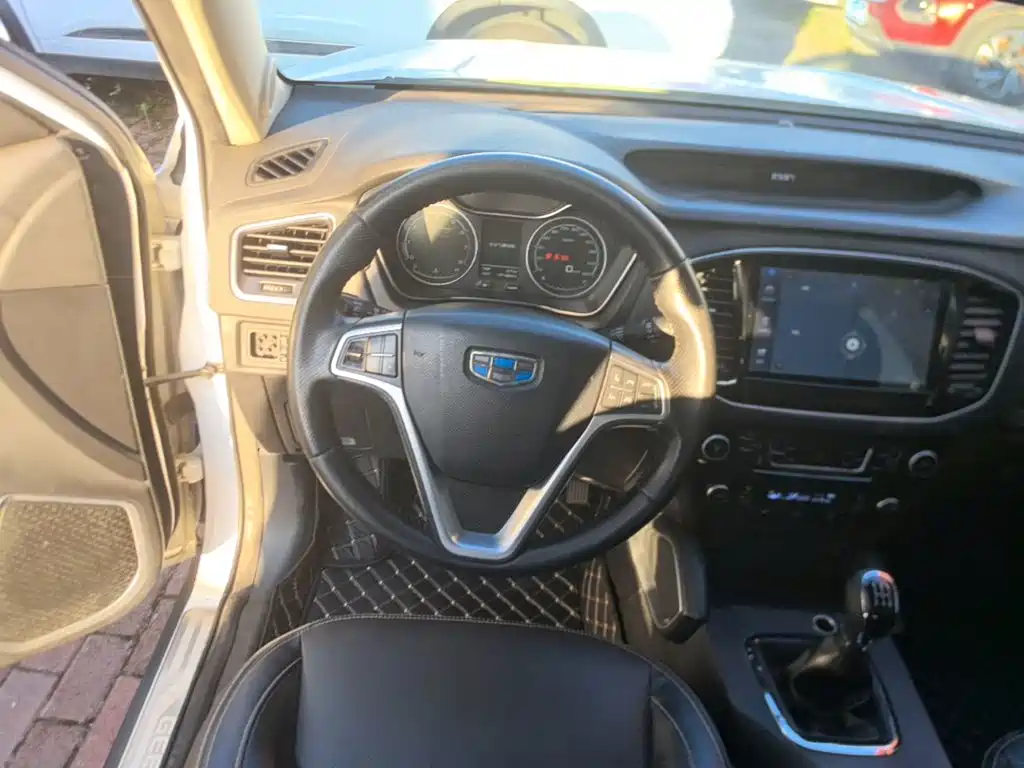 Фото 11 - Geely Emgrand X6
