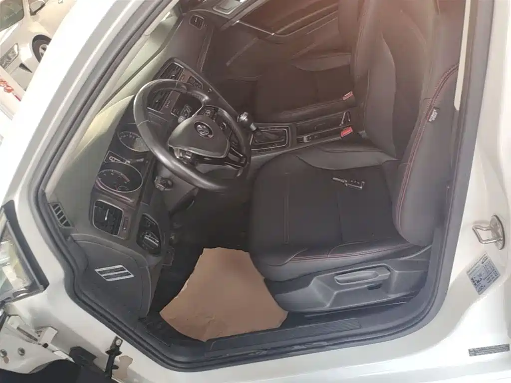 Volkswagen Golf 2016 230TSI Automatic Comfort фото 15