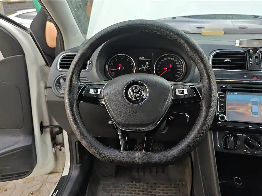 Volkswagen Polo 2016 1.6L Manual Comfort фото 15
